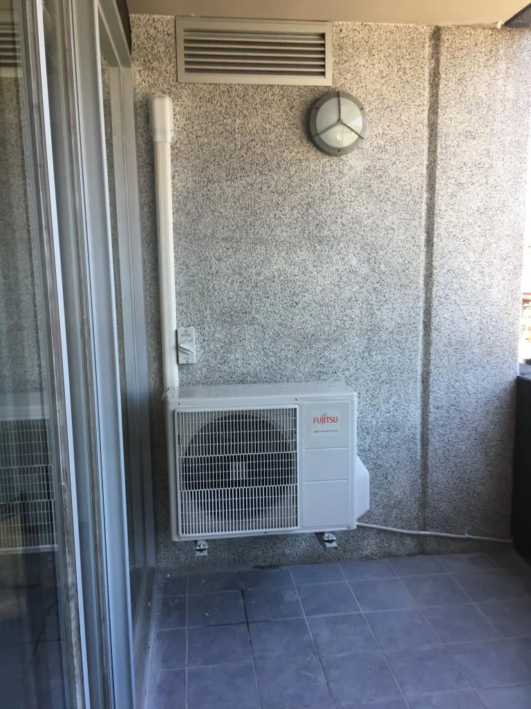 Air-conditioning outdoor unit photo from the Barbz Electrical Hipages gallery